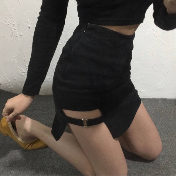 [SOLD] Blackpink inspired Cutout Mini Skirt - Picture 1 of 4